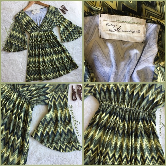 {VINTAGE HAVANA} Retro Mod Trumpet Sleeve V-Neck - Picture 6 of 7